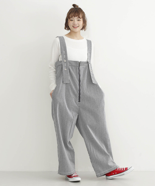 MERLOT(メルロー)の「ヒッコリーストライプ柄フロントジップサロペット052-7099(サロペット/オーバーオール・レディース・ネイビー/ブラウン・FREE)」の2枚目の写真