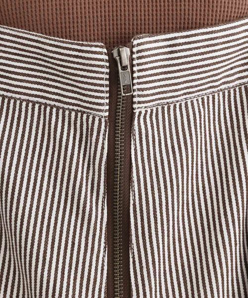 MERLOT(メルロー)の「ヒッコリーストライプ柄フロントジップサロペット052-7099(サロペット/オーバーオール・レディース・ネイビー/ブラウン・FREE)」の19枚目の写真