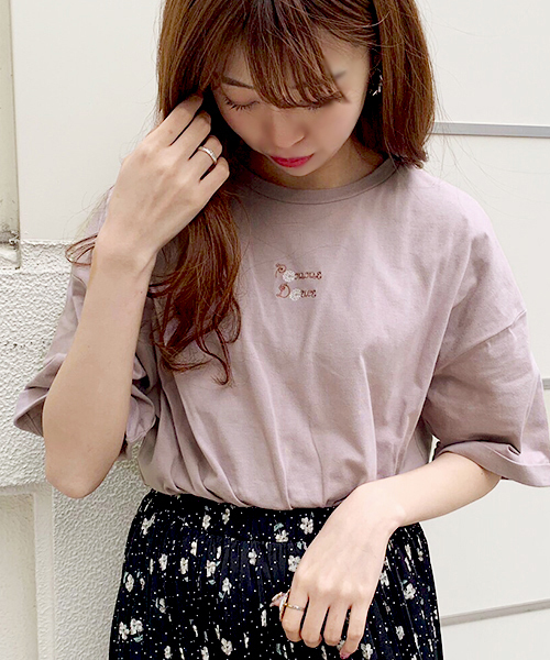 apres jour(アプレジュール)の「アソートプリントTシャツ【ZOZOTOWN限定アイテム】(Tシャツ/カットソー・レディース・スモークピンク/ホワイト系その他/その他/オフホワイト/グリーン系その他/ラベンダー/ブルー系その他/レッド系その他/ホワイト/ブラック/ブルー/ホワイト系その他3/ホワイト系その他2・フリー)」の11枚目の写真