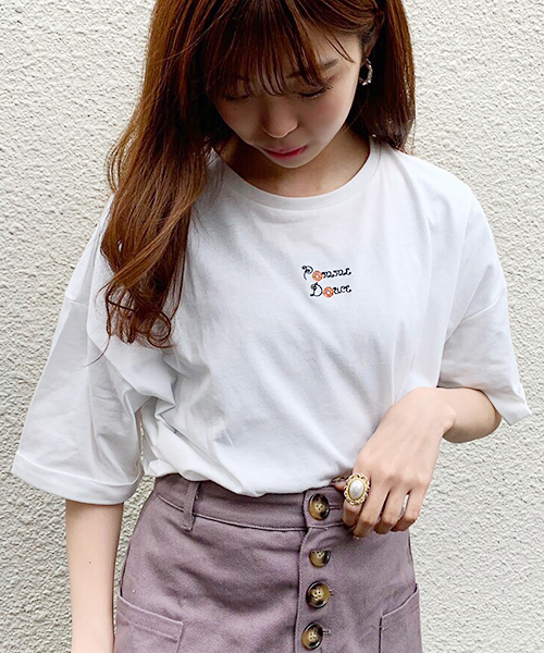 apres jour(アプレジュール)の「アソートプリントTシャツ【ZOZOTOWN限定アイテム】(Tシャツ/カットソー・レディース・スモークピンク/ホワイト系その他/その他/オフホワイト/グリーン系その他/ラベンダー/ブルー系その他/レッド系その他/ホワイト/ブラック/ブルー/ホワイト系その他3/ホワイト系その他2・フリー)」の6枚目の写真