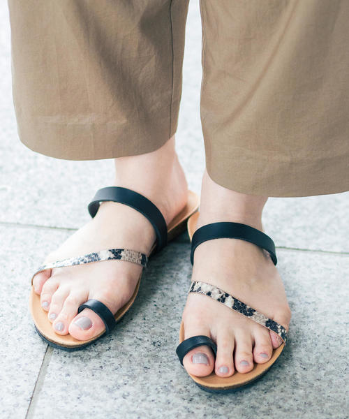 PLAKTON(プラクトン)の「<PLAKTON>カットワークサンダル ◆(サンダル・レディース・パープル/モカ/その他1・37/38/35/36)」の1枚目の写真