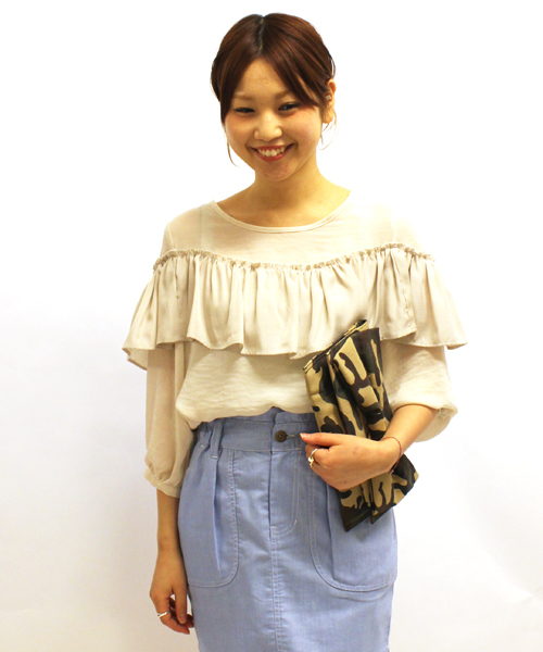 mystic(ミスティック)の「ギャザーフリルブラウス(シャツ/ブラウス・レディース・オフホワイト/ベージュ/ピンク/ミント/ネイビー・フリ-)」の3枚目の写真