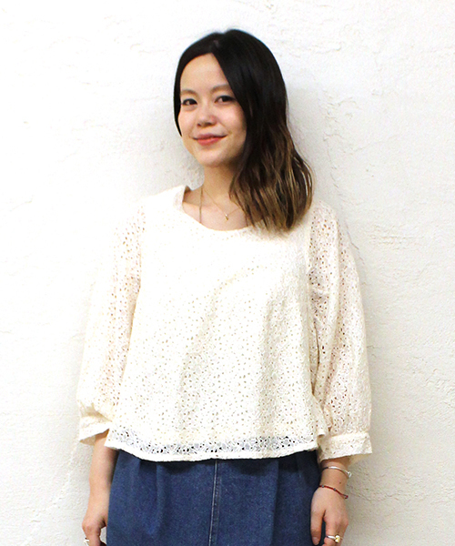 mystic（ミスティック）の「レースバルーン袖ショートプルオーバー（シャツ/ブラウス・レディース・ラベンダー/ベージュ/ブラック/オフホワイト/ネイビー/グリーン・ﾌﾘ-）」の3枚目の写真