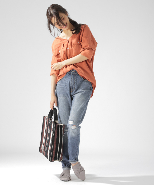 BAYFLOW(ベイフロー)の「ミリタリーVネックシャツ(シャツ/ブラウス・レディース・チャコールグレー/カーキ/オレンジ・SMALL/MEDIUM)」の16枚目の写真