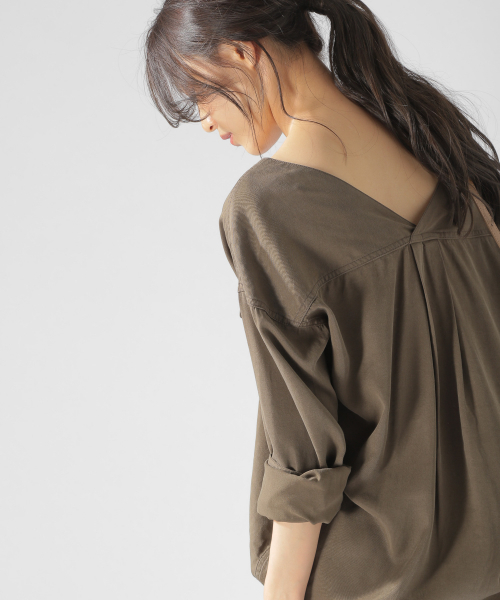 BAYFLOW(ベイフロー)の「ミリタリーVネックシャツ(シャツ/ブラウス・レディース・チャコールグレー/カーキ/オレンジ・SMALL/MEDIUM)」の22枚目の写真