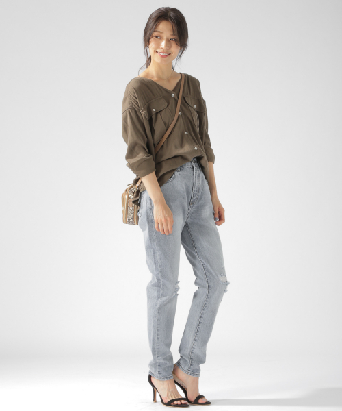 BAYFLOW(ベイフロー)の「ミリタリーVネックシャツ(シャツ/ブラウス・レディース・チャコールグレー/カーキ/オレンジ・SMALL/MEDIUM)」の9枚目の写真