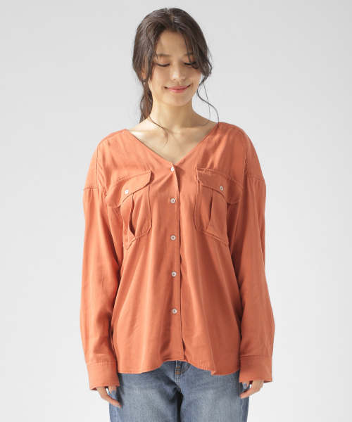 BAYFLOW(ベイフロー)の「ミリタリーVネックシャツ(シャツ/ブラウス・レディース・チャコールグレー/カーキ/オレンジ・SMALL/MEDIUM)」の13枚目の写真