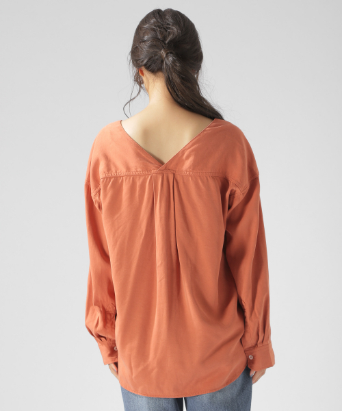 BAYFLOW(ベイフロー)の「ミリタリーVネックシャツ(シャツ/ブラウス・レディース・チャコールグレー/カーキ/オレンジ・SMALL/MEDIUM)」の17枚目の写真