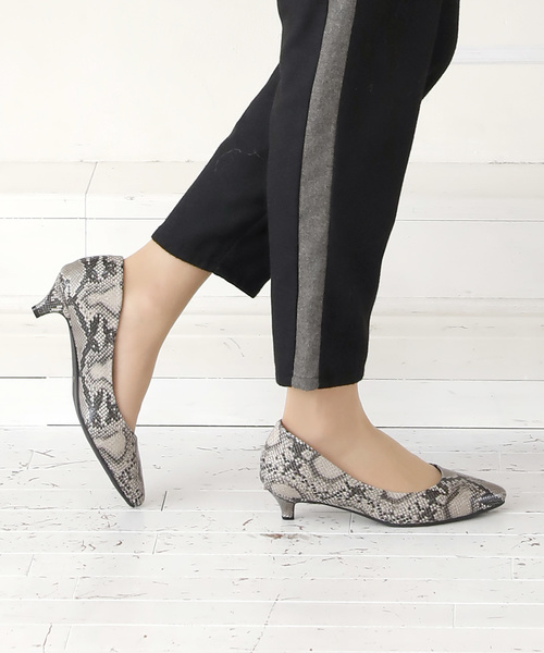 minky me!（ミンキーミー）の「ポインテッドトゥ5cmヒール走れるキレイめパンプス（パンプス・レディース・ブラック系その他2/ブラック系その他3/ブラック系その他/ベージュ系その他3/グレー系その他4/グレー系その他6/グレー系その他3/パイソン/ボルドー・21.5/22/22.5/23/23.5/24/24.5/25/25.5/26）」の9枚目の写真