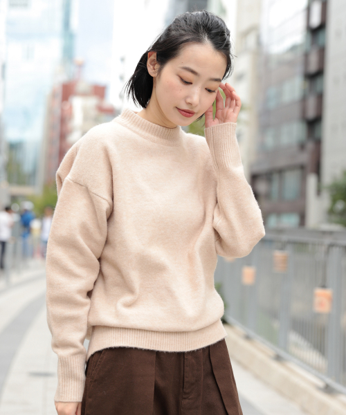 LAKOLE(ラコレ)の「5Gウールストレッチモックネックニット / LAKOLE(ニット/セーター・レディース・ライトグレー/ベージュ/ブルー/キャメル/バーガンディー/チャコール・SMALL/MEDIUM)」の4枚目の写真