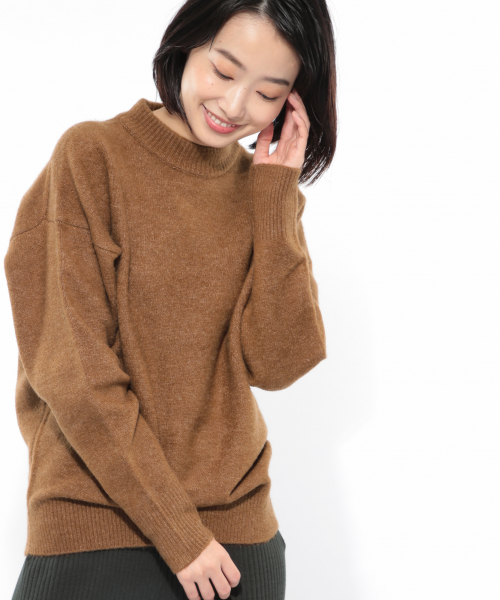LAKOLE(ラコレ)の「5Gウールストレッチモックネックニット / LAKOLE(ニット/セーター・レディース・ライトグレー/ベージュ/ブルー/キャメル/バーガンディー/チャコール・SMALL/MEDIUM)」の1枚目の写真