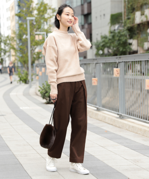 LAKOLE(ラコレ)の「5Gウールストレッチモックネックニット / LAKOLE(ニット/セーター・レディース・ライトグレー/ベージュ/ブルー/キャメル/バーガンディー/チャコール・SMALL/MEDIUM)」の8枚目の写真