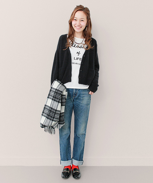 URBAN RESEARCH(アーバンリサーチ)の「UR フェレットVネックカーディガン(カーディガン/ボレロ・レディース・ブラック/ブルー/キャメル・FREE)」の4枚目の写真