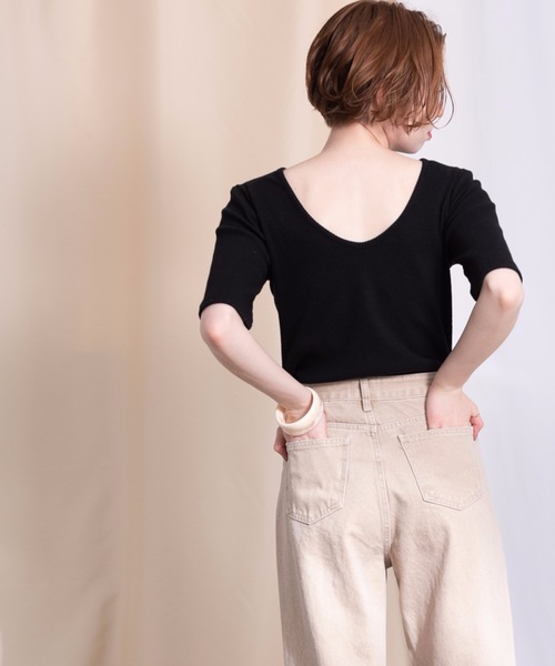 flowriri（フロウリリ）の「flowriri バックオープンリブトップス（Tシャツ/カットソー・レディース・ナチュラル/ベージュ/ブラック・FREE）」の2枚目の写真