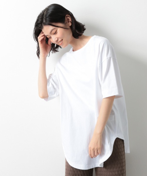 LAKOLE(ラコレ)の「ラウンドヘムBIG-Tシャツ / LAKOLE(Tシャツ/カットソー・レディース・オフホワイト/ベージュ/カーキ/グレー・SMALL/MEDIUM)」の2枚目の写真