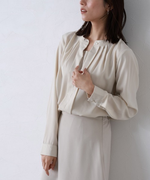 Pierrot（ピエロ）の「2wayタックブラウス（シャツ/ブラウス・レディース・ベージュ/オフホワイト/カーキ/ライトベージュ/ライトグレー/ブルー/ネイビー/ライトブルー/オレンジ/グレイッシュベージュ/ネイビー系/ホワイト×レッド/ホワイト×ブルー/グリーン系その他/アイボリー・M/L）」の3枚目の写真