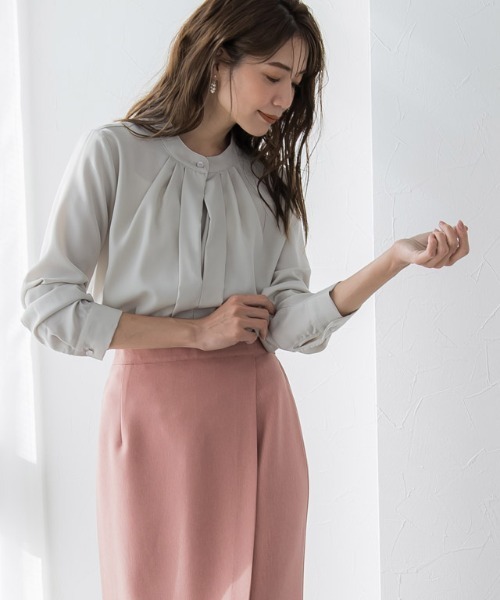 Pierrot（ピエロ）の「2wayタックブラウス（シャツ/ブラウス・レディース・ベージュ/オフホワイト/カーキ/ライトベージュ/ライトグレー/ブルー/ネイビー/ライトブルー/オレンジ/グレイッシュベージュ/ネイビー系/ホワイト×レッド/ホワイト×ブルー/グリーン系その他/アイボリー・M/L）」の6枚目の写真