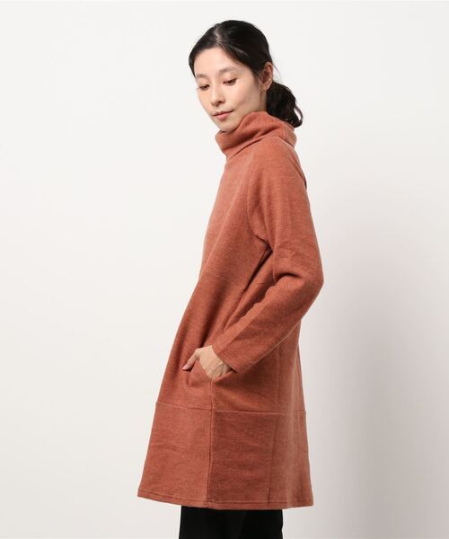 BELLUNA(ベルーナ)の「ふんわり起毛オフタートル切替チュニック(チュニック・レディース・ライトグレー/ターコイズブルー/ベージュ系その他/コーラル・MEDIUM/LARGE/X-LARGE)」の10枚目の写真