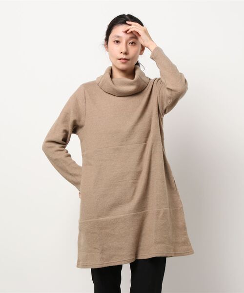 BELLUNA(ベルーナ)の「ふんわり起毛オフタートル切替チュニック(チュニック・レディース・ライトグレー/ターコイズブルー/ベージュ系その他/コーラル・MEDIUM/LARGE/X-LARGE)」の12枚目の写真