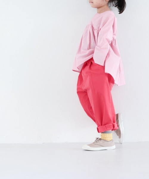 LOWRYS FARM（ローリーズファーム）の「カラースラウチパンツ　928597（その他パンツ・キッズ・ブラック/ベージュ/ブルー/レッド・110/120/130）」の4枚目の写真