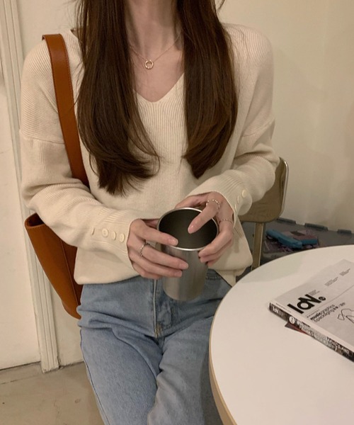 Ulysses（ユリシス）の「リブVネックニット（ニット/セーター・レディース・ホワイト/ブラック/ベージュ/ブラウン/グレー/ピンクベージュ/ブルー/キャメル・フリー）」の21枚目の写真