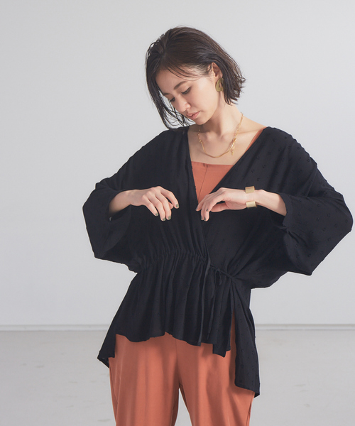 qualite（カリテ）の「【WEB限定】ドビーカシュクールブラウス（シャツ/ブラウス・レディース・ブラック/オフホワイト・フリー）」の2枚目の写真