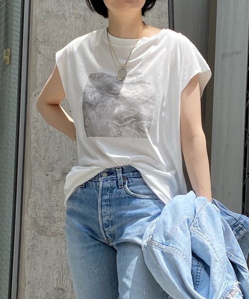 DouDou(ドゥドゥ)の「【WEB限定】フォトT(Tシャツ/カットソー・レディース・チャコールグレー/オフホワイト・FREE)」の1枚目の写真