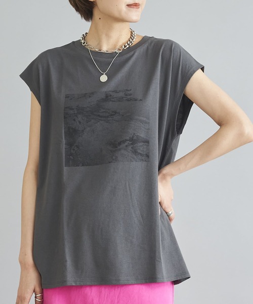 DouDou(ドゥドゥ)の「【WEB限定】フォトT(Tシャツ/カットソー・レディース・チャコールグレー/オフホワイト・FREE)」の2枚目の写真