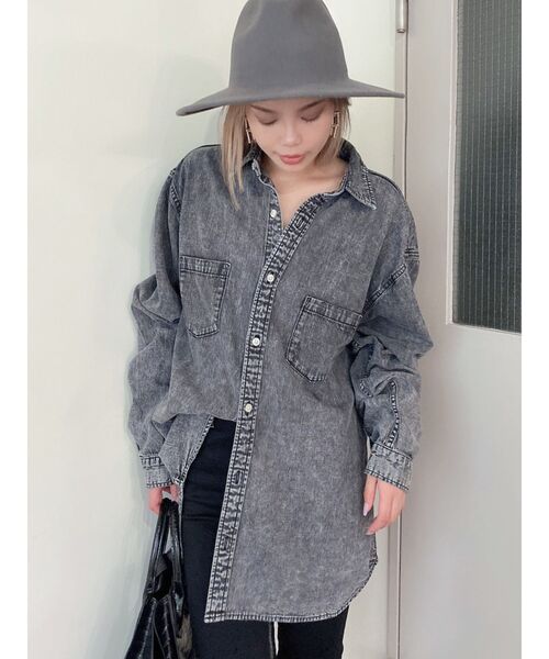 GYDA（ジェイダ）の「BIGケミカル デニムシャツ（シャツ/ブラウス・レディース・ブラック/ブルー・FREE）」の19枚目の写真