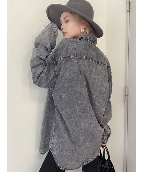 GYDA（ジェイダ）の「BIGケミカル デニムシャツ（シャツ/ブラウス・レディース・ブラック/ブルー・FREE）」の20枚目の写真