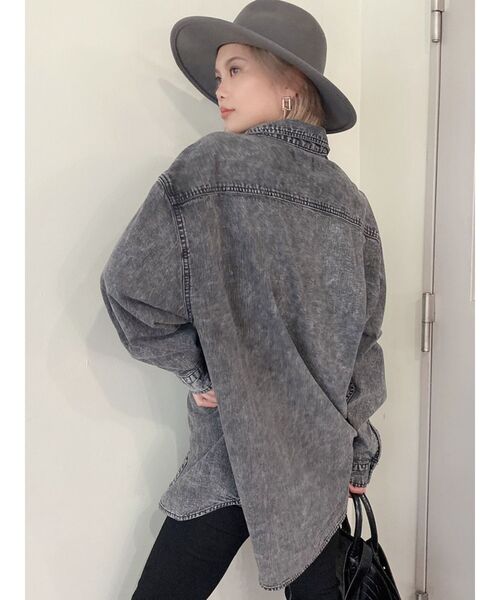 GYDA（ジェイダ）の「BIGケミカル デニムシャツ（シャツ/ブラウス・レディース・ブラック/ブルー・FREE）」の21枚目の写真