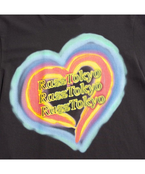 RAZZIS(ラズ)の「『RAZZIS/ラズイズ』レインボーハートプリントクルーネック半袖ビッグTシャツ (Tシャツ/カットソー・メンズ・チャコール/ホワイト・L/XL/M)」の9枚目の写真