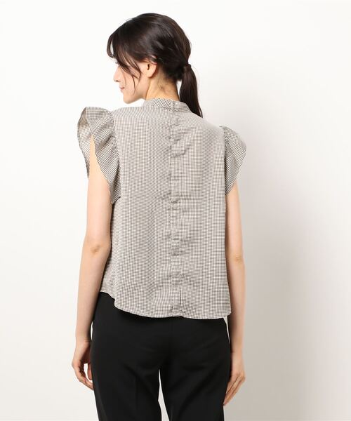 Te chichi(テチチ)の「チドリラッフルスリーブブラウス(シャツ/ブラウス・レディース・ベージュ/ネイビー/オフホワイト・フリ-)」の5枚目の写真