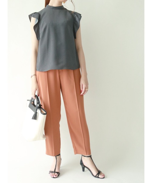 Te chichi(テチチ)の「チドリラッフルスリーブブラウス(シャツ/ブラウス・レディース・ベージュ/ネイビー/オフホワイト・フリ-)」の6枚目の写真