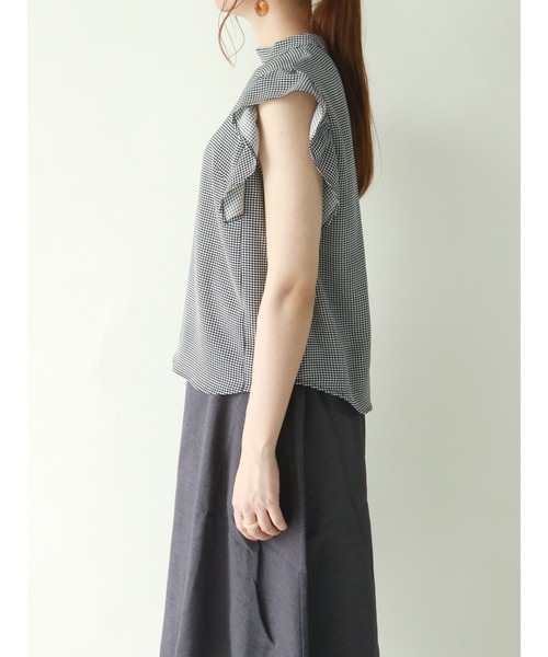 Te chichi(テチチ)の「チドリラッフルスリーブブラウス(シャツ/ブラウス・レディース・ベージュ/ネイビー/オフホワイト・フリ-)」の9枚目の写真