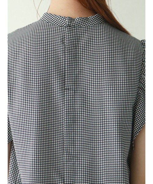 Te chichi(テチチ)の「チドリラッフルスリーブブラウス(シャツ/ブラウス・レディース・ベージュ/ネイビー/オフホワイト・フリ-)」の11枚目の写真