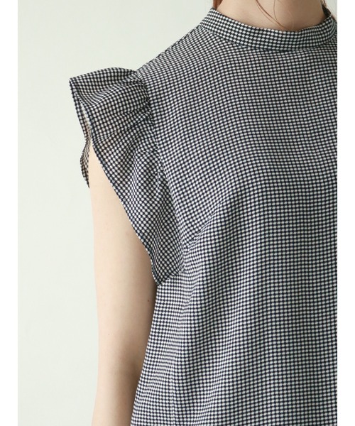 Te chichi(テチチ)の「チドリラッフルスリーブブラウス(シャツ/ブラウス・レディース・ベージュ/ネイビー/オフホワイト・フリ-)」の13枚目の写真