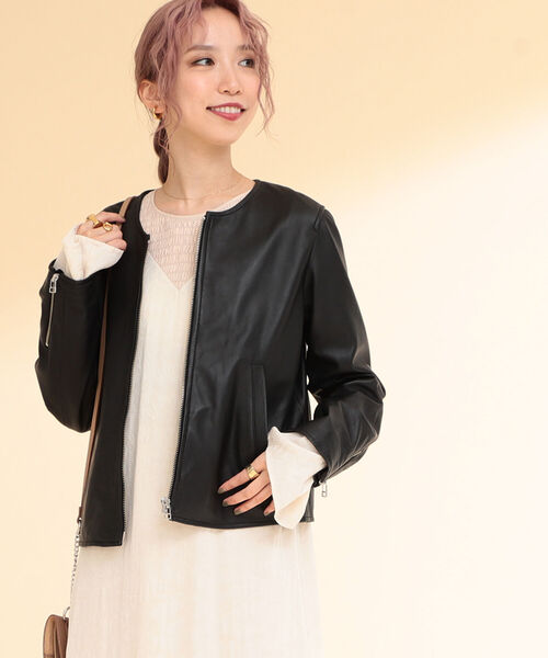 Ray BEAMS(レイビームス)の「Ray BEAMS / ラムレザー ノーカラー ブルゾン(ノーカラージャケット・レディース・ブラック/ダークブラウン・1/0)」の4枚目の写真