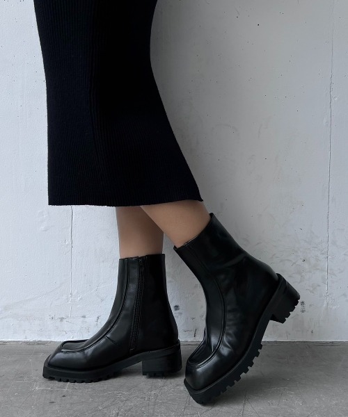 Happy John(ハッピージョン)の「square toe uncle boots/スクエアトゥアンクルブーツ(ブーツ・レディース・ホワイト/ブラック・24/25)」の2枚目の写真