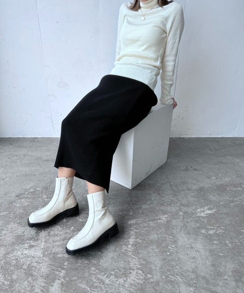 Happy John(ハッピージョン)の「square toe uncle boots/スクエアトゥアンクルブーツ(ブーツ・レディース・ホワイト/ブラック・24/25)」の3枚目の写真