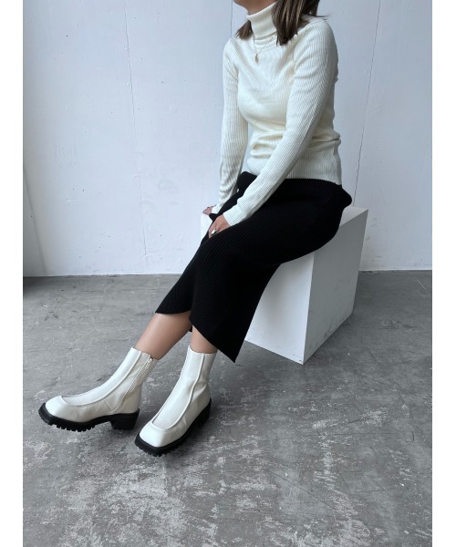 Happy John(ハッピージョン)の「square toe uncle boots/スクエアトゥアンクルブーツ(ブーツ・レディース・ホワイト/ブラック・24/25)」の8枚目の写真