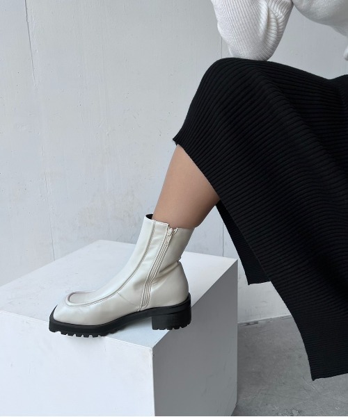 Happy John(ハッピージョン)の「square toe uncle boots/スクエアトゥアンクルブーツ(ブーツ・レディース・ホワイト/ブラック・24/25)」の9枚目の写真