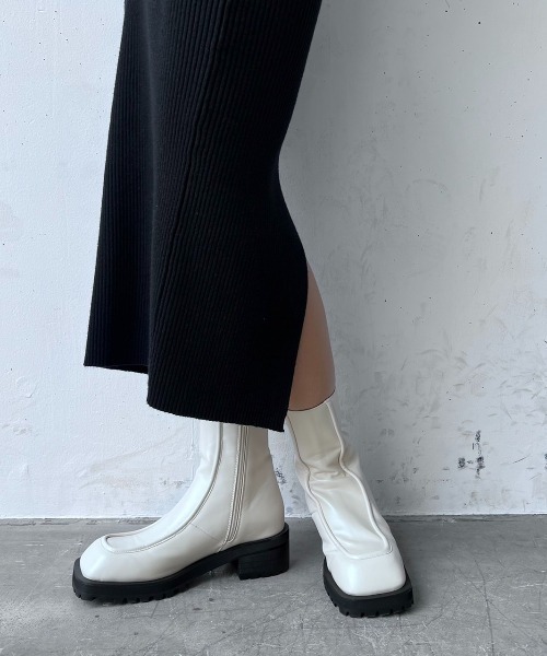 Happy John(ハッピージョン)の「square toe uncle boots/スクエアトゥアンクルブーツ(ブーツ・レディース・ホワイト/ブラック・24/25)」の5枚目の写真