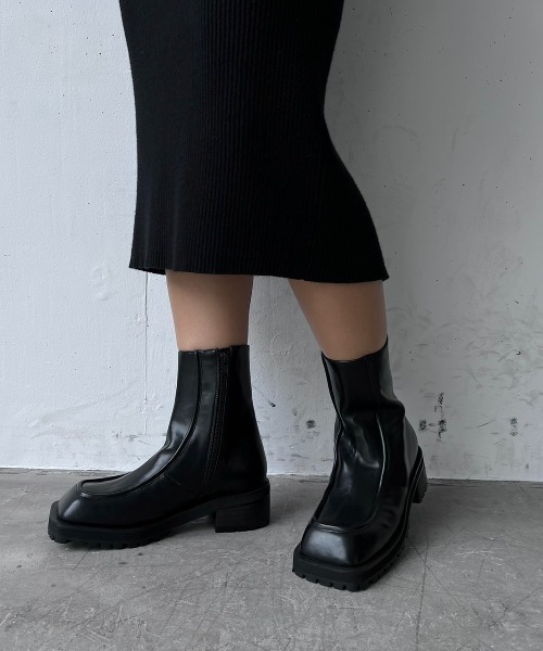 Happy John(ハッピージョン)の「square toe uncle boots/スクエアトゥアンクルブーツ(ブーツ・レディース・ホワイト/ブラック・24/25)」の4枚目の写真