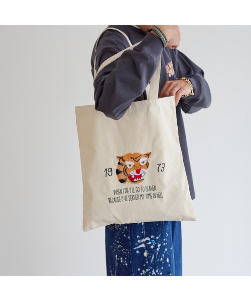CPCM（シーピーシーエム）の「トラ刺繍キャンバストートバッグ