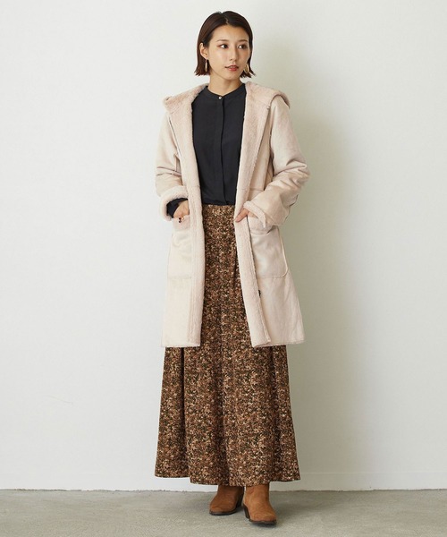 NICOLE white(ニコルホワイト)の「リバーシブル フェイクムートンコート(ムートンコート・レディース・サックスブルー/ベージュ/チャコールグレー・LARGE/MEDIUM)」の3枚目の写真