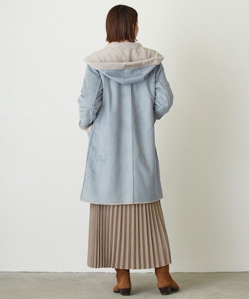 NICOLE white(ニコルホワイト)の「リバーシブル フェイクムートンコート(ムートンコート・レディース・サックスブルー/ベージュ/チャコールグレー・LARGE/MEDIUM)」の9枚目の写真