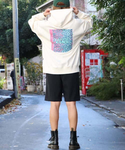 VANS（バンズ）の「VANS/バンズ  LEOPARD SQUARE HOODIE　プルオーバーパーカー（パーカー・メンズ・アイボリー/ブラック/ラベンダー・M/L/XL）」の21枚目の写真