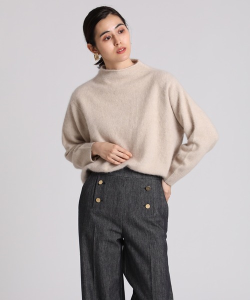 INED(イネド)の「モックネックラクーンニット(ニット/セーター・レディース・ベージュ/グレー/グリーン/キャメル・9号)」の1枚目の写真