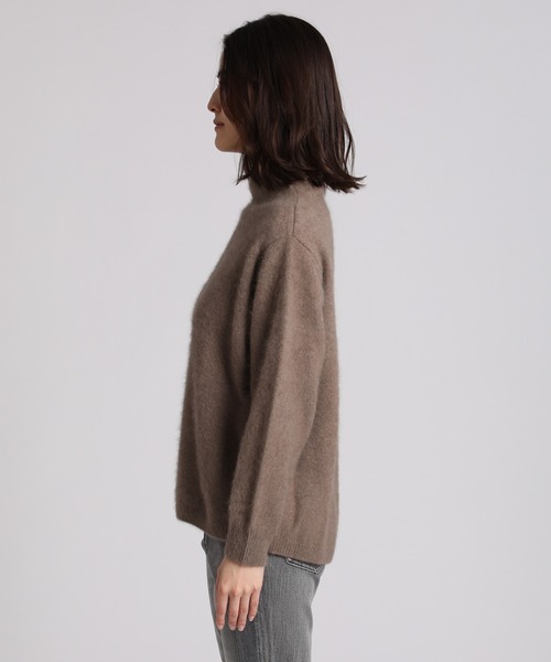 INED(イネド)の「モックネックラクーンニット(ニット/セーター・レディース・ベージュ/グレー/グリーン/キャメル・9号)」の7枚目の写真